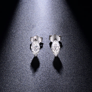 Boucles d'oreilles puces en moissanite taille marquise, monture argent sterling IE0142