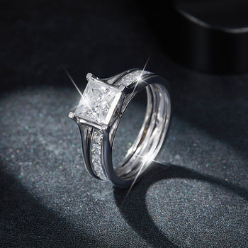 IE0174 PRINCESS CUT MOISSANITE RING IN STERLING SILVER