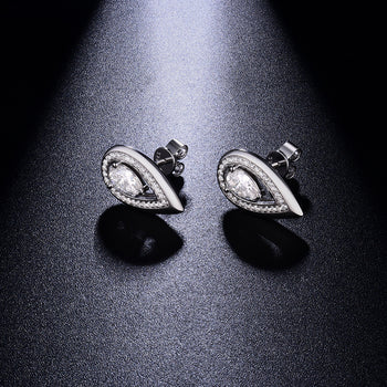 IE0180 0,5 Karat Moissanit-Ohrstecker in Tropfenform aus Sterlingsilber