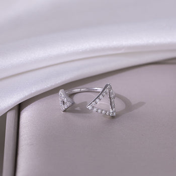 Bague ajustable en argent sterling avec moissanite triangulaire IE0184