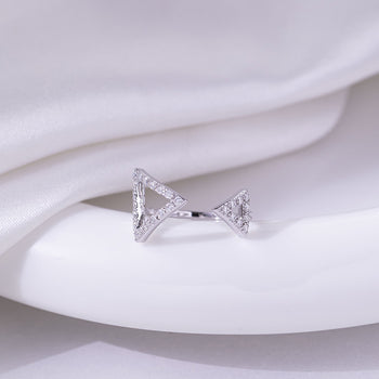 Bague ajustable en argent sterling avec moissanite triangulaire IE0184