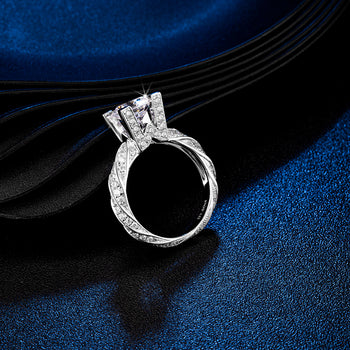 Bague en argent sterling sertie d'une moissanite ronde de 1 carat, sertie d'un diamant et d'une pierre tourbillonnante (IE04745).