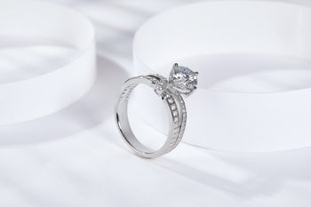 Bague King Crown en argent sterling sertie de moissanite et de diamants (réf. IE1040).