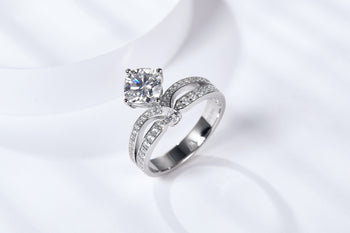 Bague King Crown en argent sterling sertie de moissanite et de diamants (réf. IE1040).