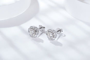 Boucles d'oreilles clous en forme de flocon de neige serties de diamants et de moissanite IE4021, en argent sterling