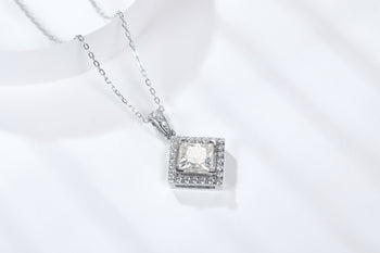 Collier en argent sterling avec moissanite taille princesse 2 carats (IE5033)