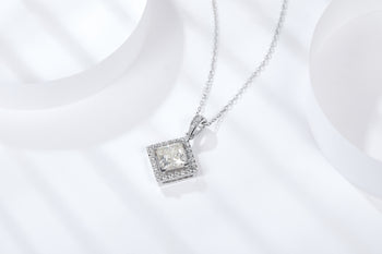 Collier en argent sterling avec moissanite taille princesse 2 carats (IE5033)