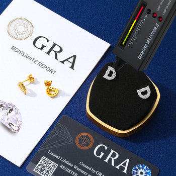 Boucles d'oreilles puces en moissanite en forme de lettre D, en argent sterling 