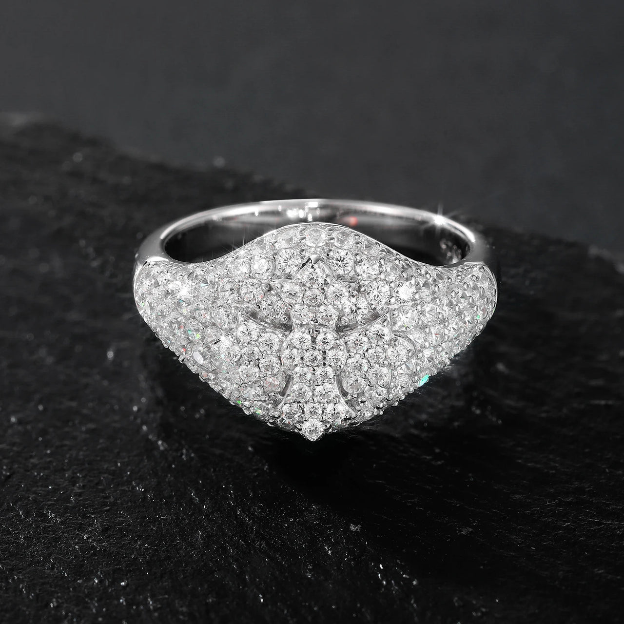 Kreuzring mit Moissanit-Diamanten in Sterlingsilber 