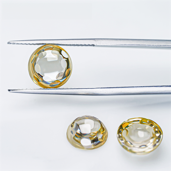 DIAMANTS EN LIBRE DE MOISSANITE TRANCHÉE PAR UN CRATÈRE DE MÉTÉO