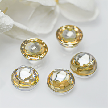 DIAMANTS EN LIBRE DE MOISSANITE TRANCHÉE PAR UN CRATÈRE DE MÉTÉO