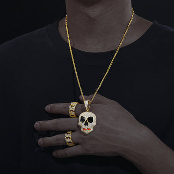 COLLIER PENDENTIF CRÂNE DE TERRE D'EXTRATERRESTRE EN MOISANITE ET ARGENT MASSIF