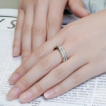 MOISSANITE AZURE GLEAM BAND RING IN SOLID GOLD