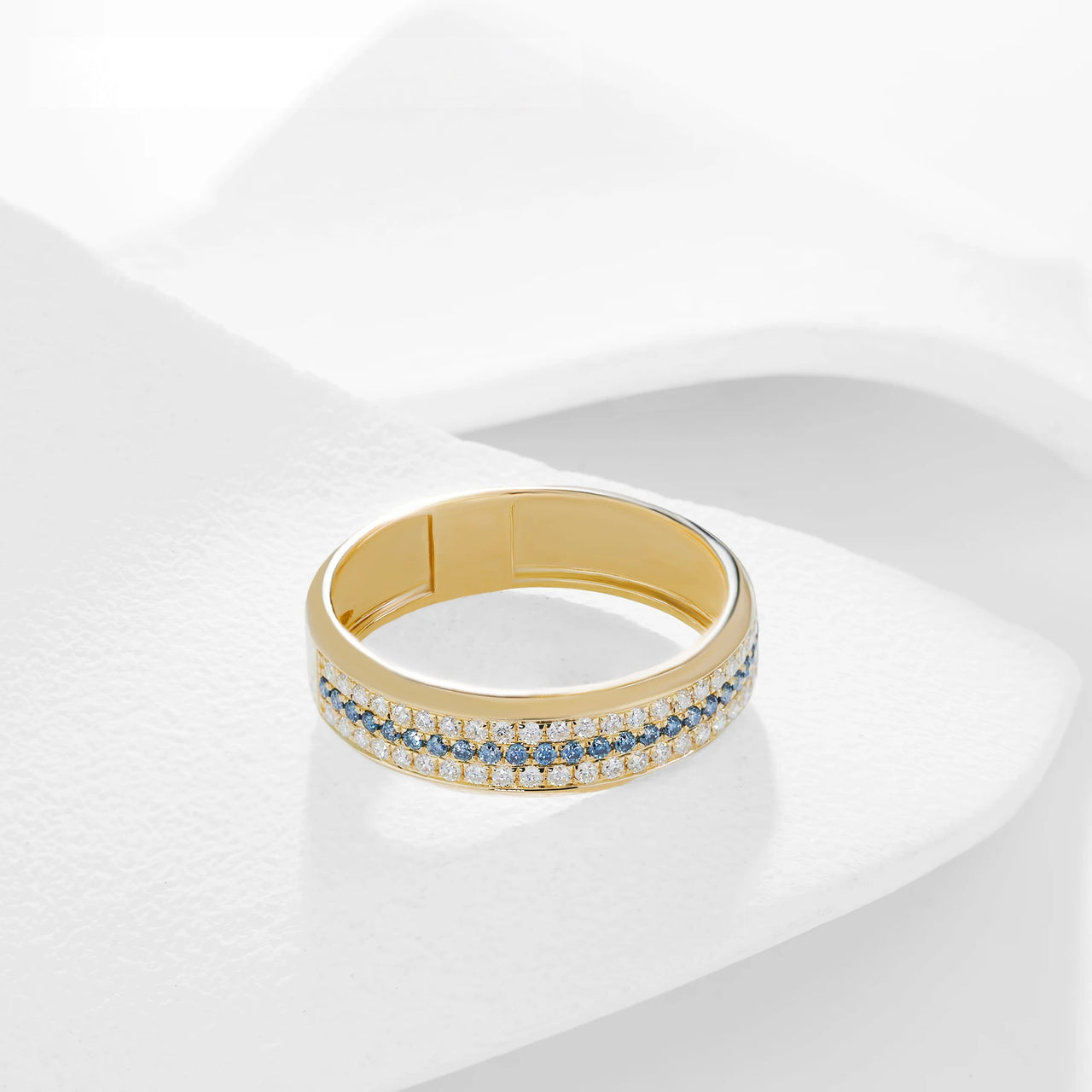 MOISSANITE AZURE GLEAM BAND RING IN SOLID GOLD