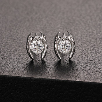 Runde Ohrstecker mit Moissanit-Fledermaus-Symbol in Sterlingsilber