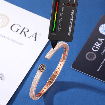 BRACELET MANCHETTE EN ARGENT MASSIF ET MOISSANITE À FLAMME NOIRE