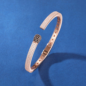 BRACELET MANCHETTE EN ARGENT MASSIF ET MOISSANITE À FLAMME NOIRE