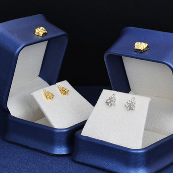 Boucles d'oreilles puces en forme de sapin de Noël en moissanite et argent sterling