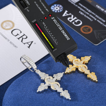Pendentif croix en moissanite et argent sterling