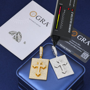 MOISSANIT-KREUZANHÄNGER AUS STERLINGSILBER