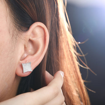 Boucles d'oreilles puces carrées incurvées en moissanite et argent sterling