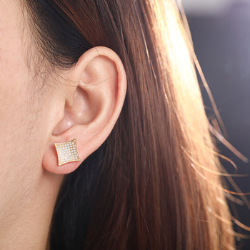 Boucles d'oreilles puces carrées incurvées en moissanite et argent sterling