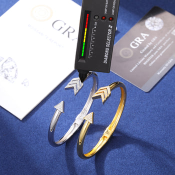 Bracelet en argent sterling orné de diamants et de moissanite en forme de flèche