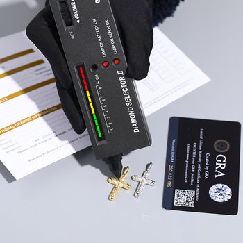 Collier pendentif croix flèche en moissanite et diamants en argent sterling