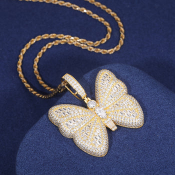 Pendentif papillon en moissanite taille baguette et diamants, en argent sterling