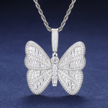 Pendentif papillon en moissanite taille baguette et diamants, en argent sterling