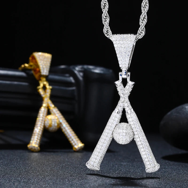 PENDENTIF CRÂNE-CROIX EN MOISANITE ET DIAMANTS 