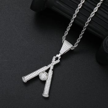 PENDENTIF CRÂNE-CROIX EN MOISANITE ET DIAMANTS 