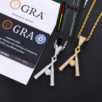 PENDENTIF CRÂNE-CROIX EN MOISANITE ET DIAMANTS 