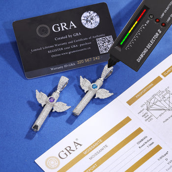 Collier pendentif en argent sterling avec sifflet à ailes et diamant moissanite, pierre de naissance