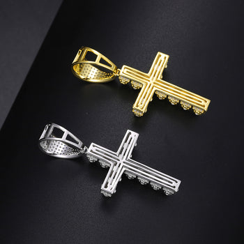 Collier pendentif croix fleurie en moissanite et diamants, en argent sterling