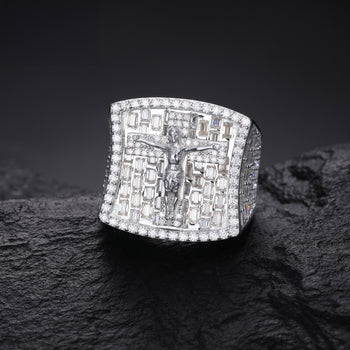 Bague en argent sterling ornée d'un diamant moissanite représentant la crucifixion de Jésus 