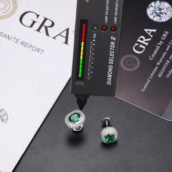 Ohrstecker mit Moissanit-Diamanten und ovalem Zirkonia-Schliff in Sterlingsilber