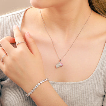 Collier pendentif en forme de cupcake mignon serti de diamants moissanite, en argent sterling