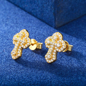 Boucles d'oreilles puces en forme de croix double couche serties de diamants moissanite et montées sur argent sterling 