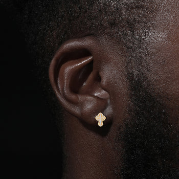 Boucles d'oreilles puces en forme de croix double couche serties de diamants moissanite et montées sur argent sterling 