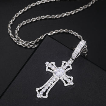 Pendentif croix serti de diamants en moissanite et argent sterling
