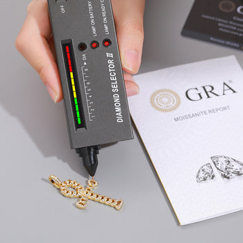 COLLIER PENDENTIF CROIX D'ÉTERNEL EN MISSANITE ET ARGENT MASSIF