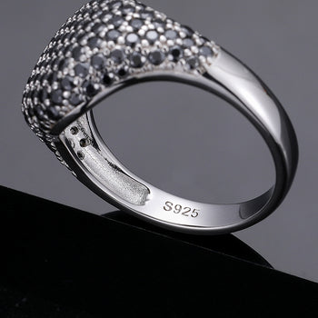 Bague en argent sterling sertie d'une moissanite et d'un diamant.