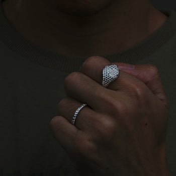 Bague en argent sterling sertie d'une moissanite et d'un diamant.