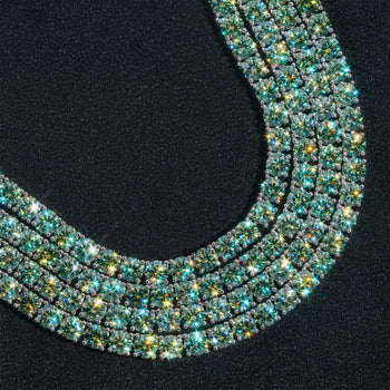 Chaîne de tennis en argent sterling sertie de diamants et de moissanite verte