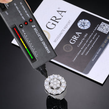 Bague fleur halo de diamants et moissanite sur chaîne en argent sterling