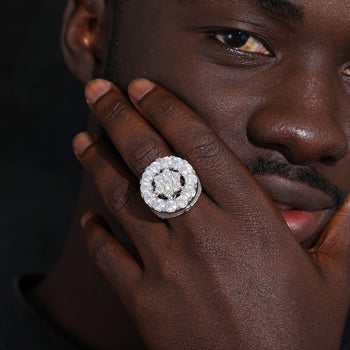 Bague fleur halo de diamants et moissanite sur chaîne en argent sterling