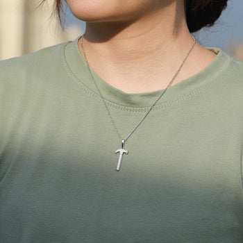 Pendentif marteau en moissanite et diamant en argent sterling