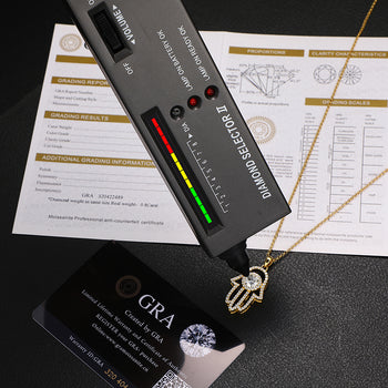 Collier pendentif main de Hamsa en moissanite et diamants, en argent sterling