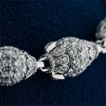 Pendentif croix en mousse sertie de diamants et de moissanite 